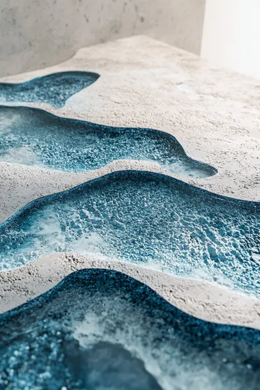 hyper realistic photo, zoomed in detail shot, cinematic shot of Doha skylines in thebackground, cristal blue sea, daylight,