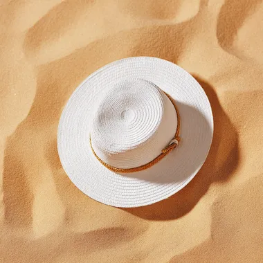 white hat, on sand background. Beach vacation concept .Top view with copy space, hyper realistic, 4K, --raw rofile 9o5bg9b
